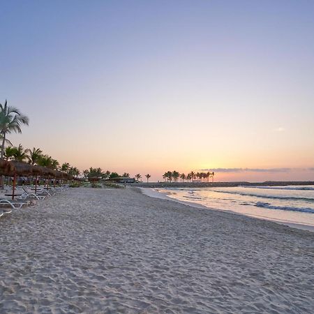Salalah Rotana Resort Exteriör bild Sunset at the beach
